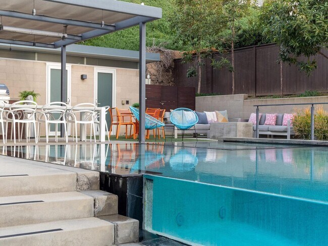 Building Photo - Solana Beach Paradise