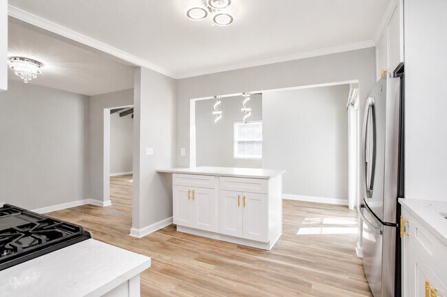 Building Photo - 7777 Ramsgate Cir S