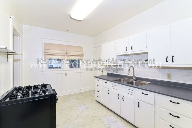 Building Photo - 1028 N Kealing Ave