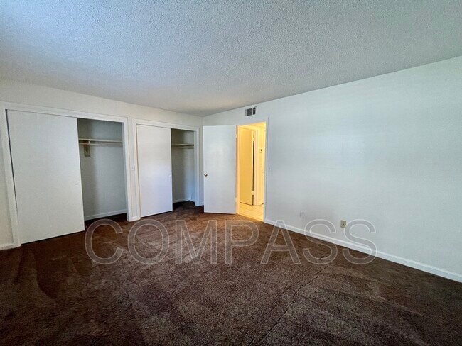 Building Photo - 9101 W Hillsborough Ave