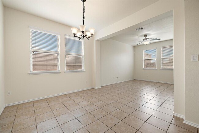 Building Photo - 713 Carillion Dr