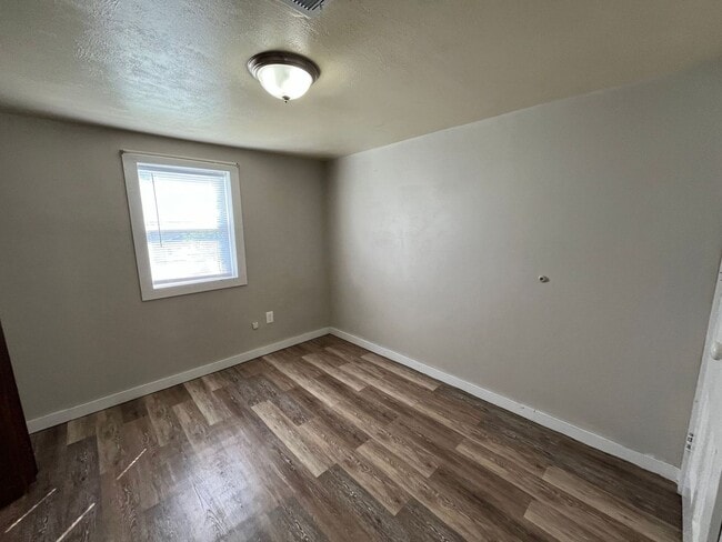 Building Photo - 310 W Arnold St