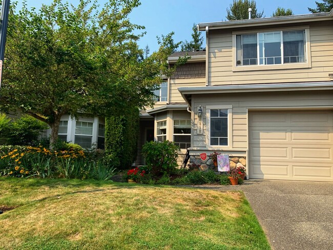 Building Photo - Remodeled and two master suites