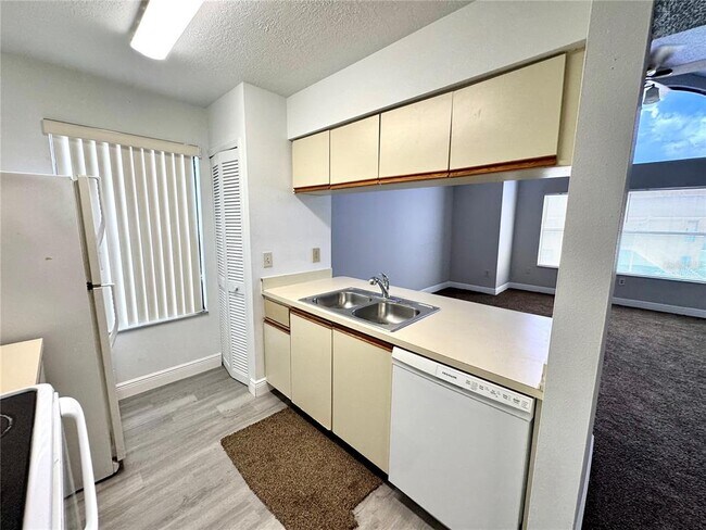 Building Photo - 3243 W Fox Squirrel Dr