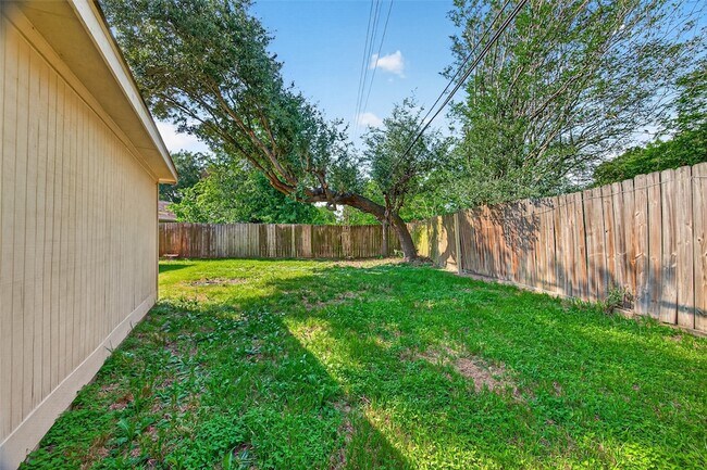 Building Photo - 22206 Red River Dr