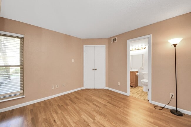 Building Photo - 10555 Turtlewood Ct