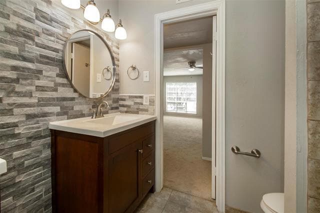 Building Photo - 10578 High Hollows Dr