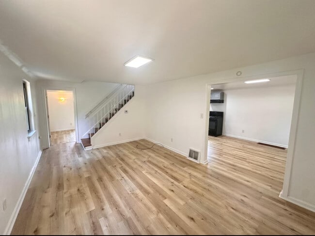 Building Photo - 10318 Lindberg Ave