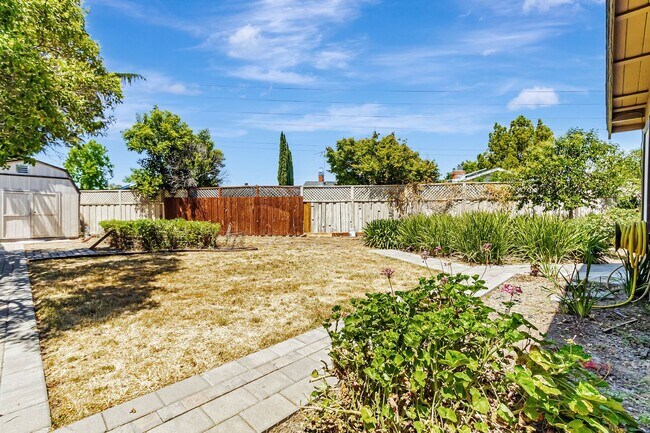 Building Photo - Saratoga Gem - 4BR Home Open Floor Plan & ...