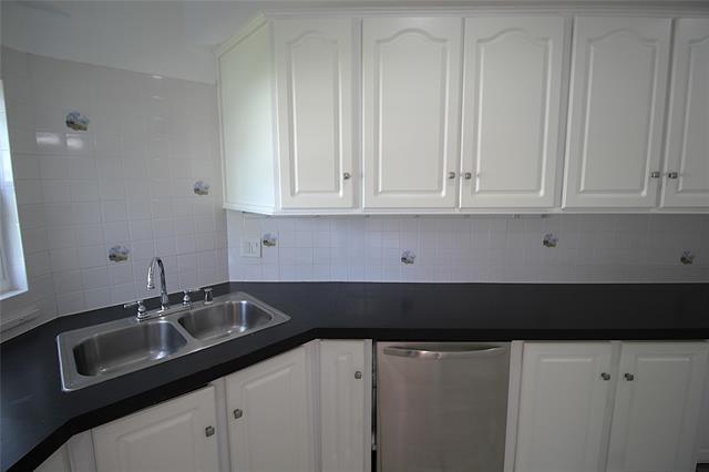 Building Photo - 2805 Meadow Park Dr