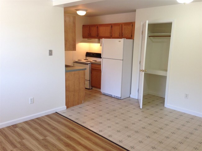 Building Photo - 3861 Brown Ave