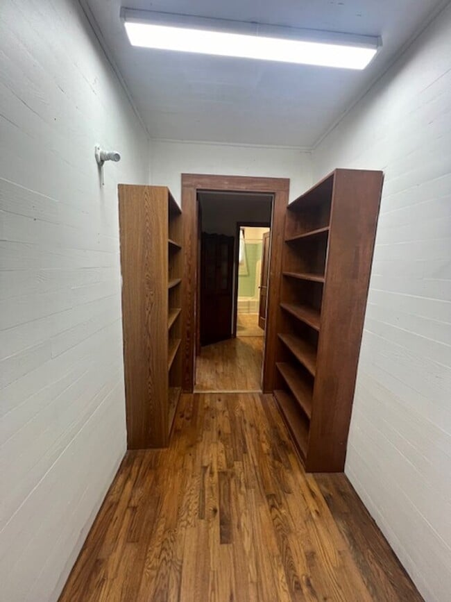 Building Photo - 818 Ridge Rd