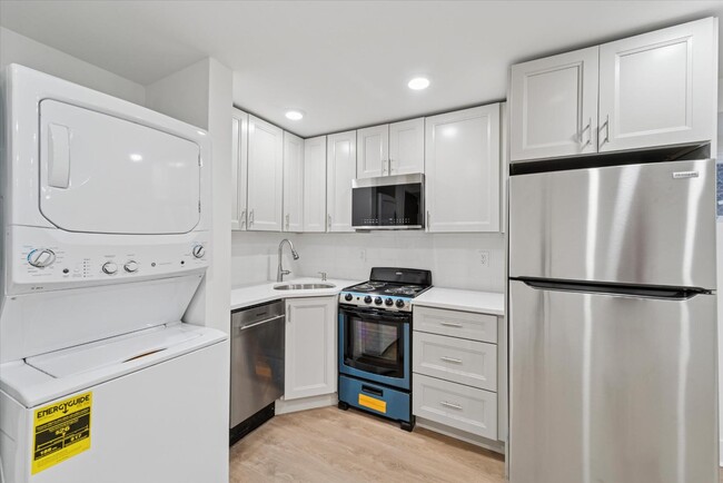 Building Photo - 812 W Roosevelt Blvd