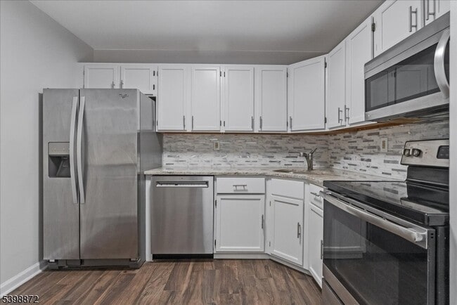 Building Photo - 56 Maple Ln