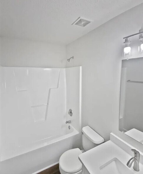 Building Photo - 2564 Captains Watch Rd NE