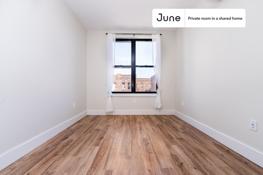Primary Photo - Private bedroom in 2 bed/2 bath Home