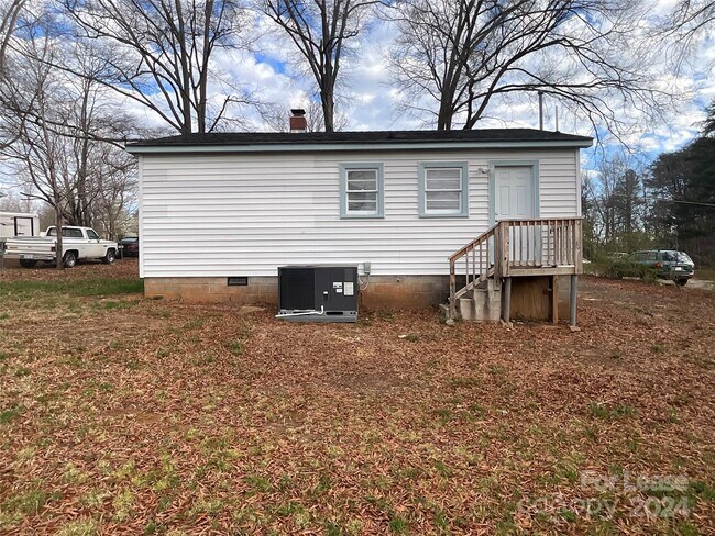 Building Photo - 1713 Younger Ave