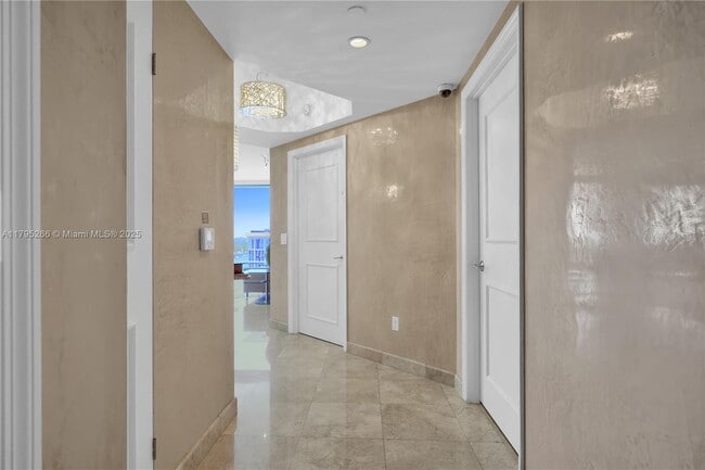 Building Photo - 4775 Collins Ave