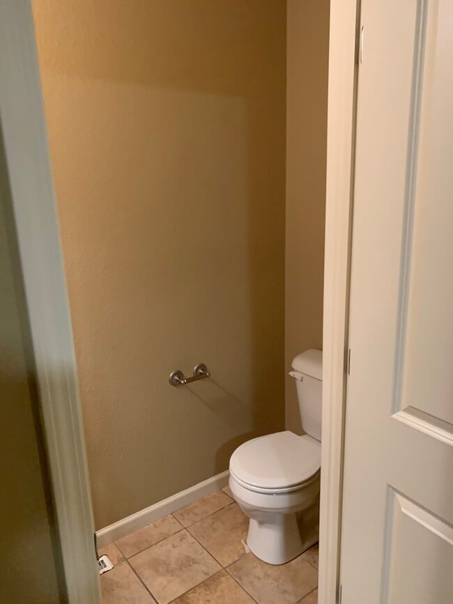 Building Photo - 1946 Glenbridge Rd