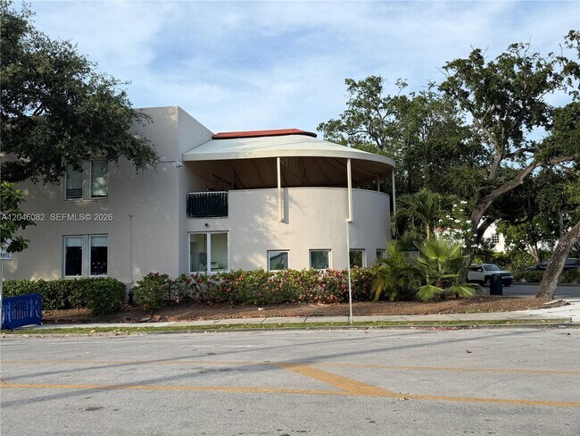 Building Photo - 5960 NE 5th Ct