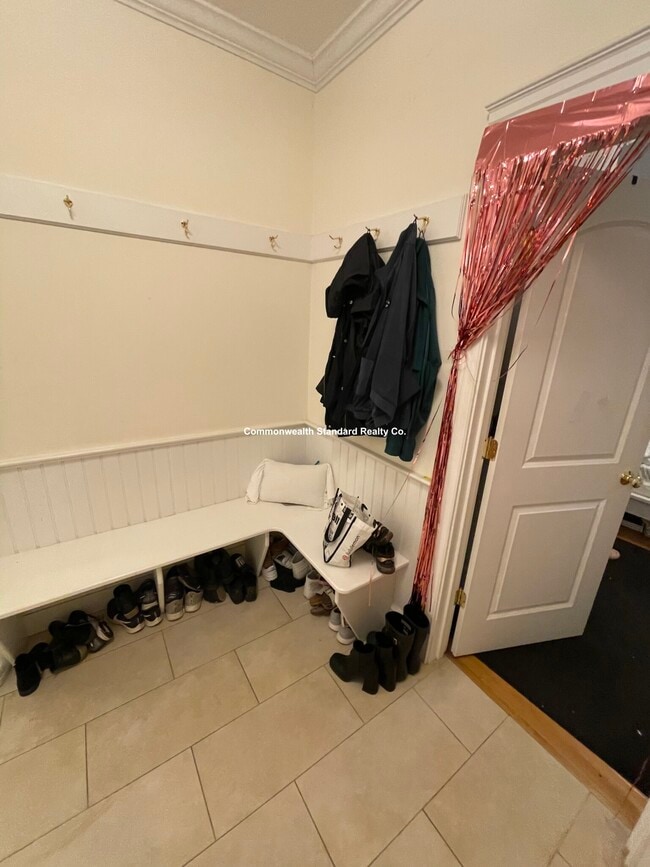 Building Photo - 27 Glenville Ave