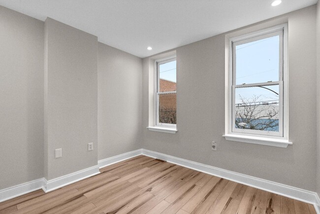 Building Photo - 200 N Glover St