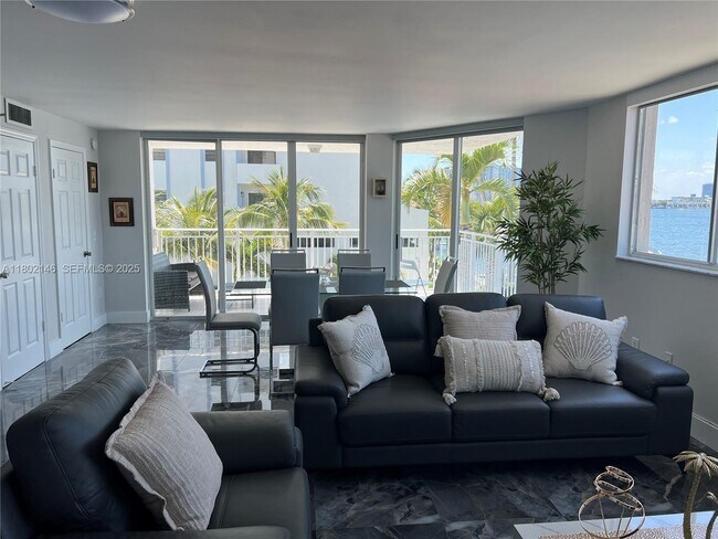 Building Photo - 18000 N Bay Rd