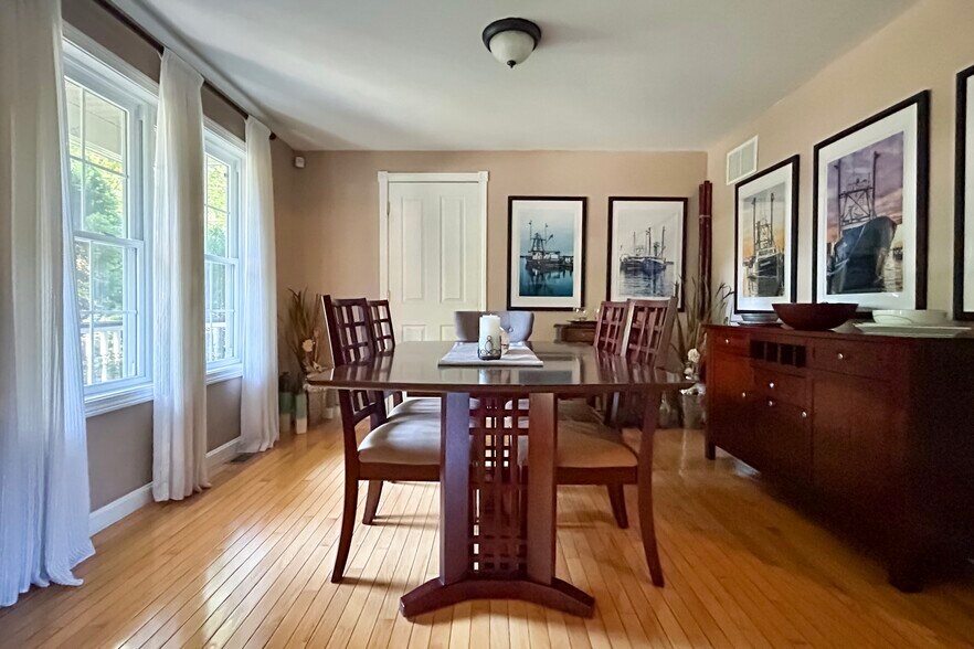 Dining room with table seating for 8 - 278 Harrison St