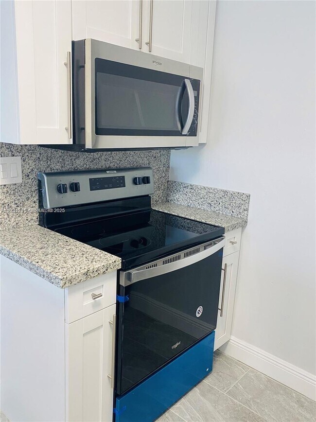 Building Photo - 5201 Geneva Ct