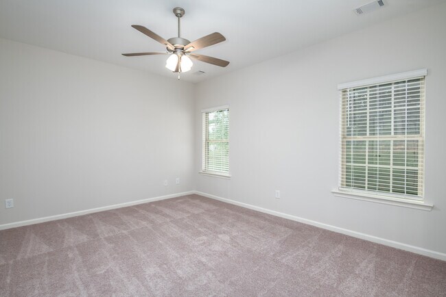 Building Photo - 246 Brownstone Loop