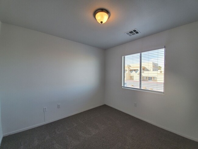 Building Photo - Cimarron Laredo Rud