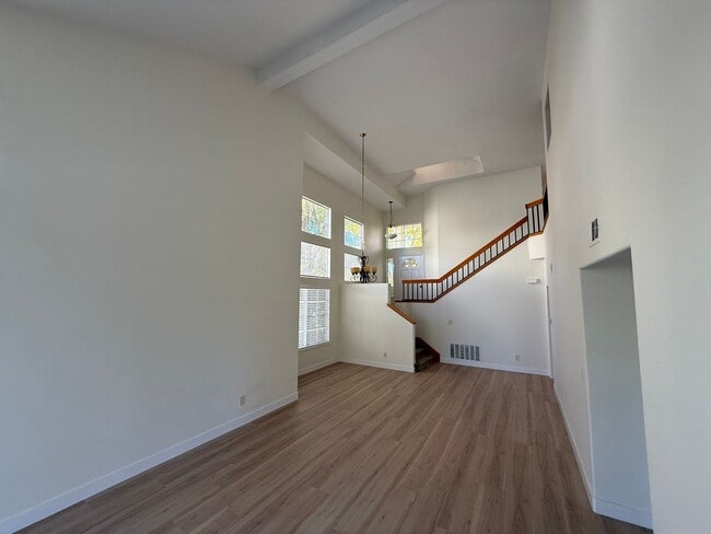 Building Photo - 3-Bedroom Home with Dual Fireplaces, Dual Balconies, and Community Pool in Valencia!