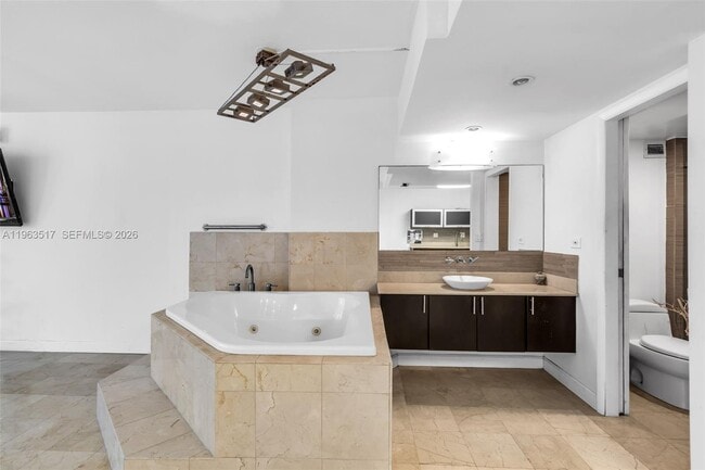 Building Photo - 2301 Collins Ave