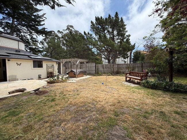 Building Photo - Fantastic Home in New Monterey Near DLI