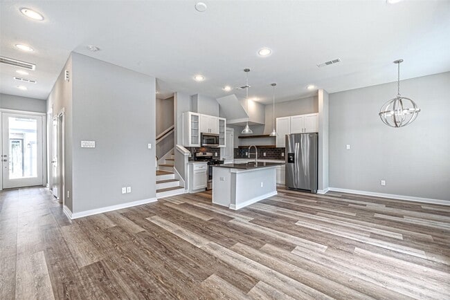 Building Photo - 6725 Parker Oaks Ln