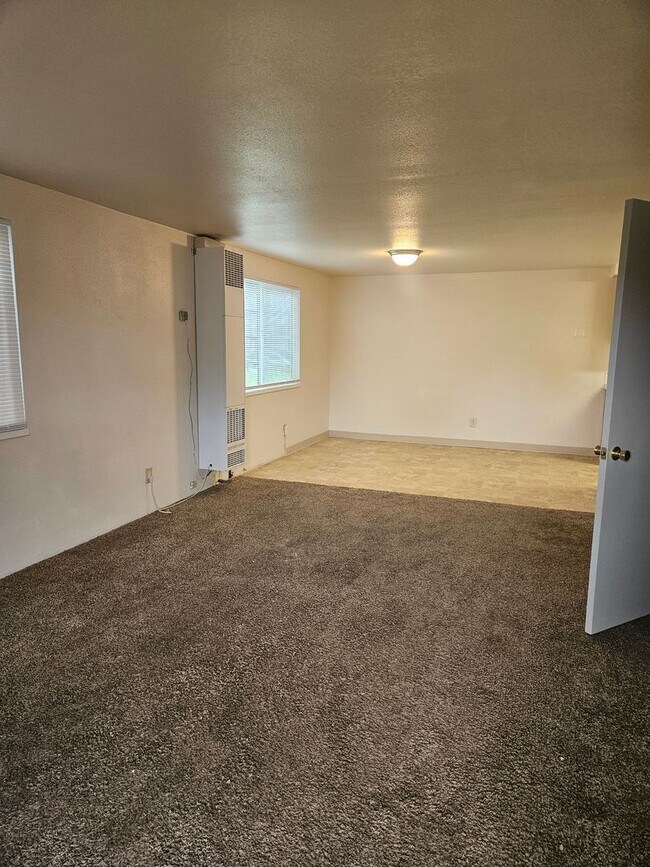 Building Photo - 2913/2915 Juanipero Way