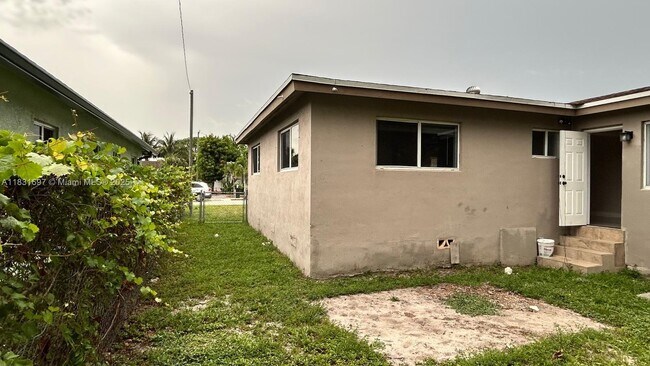 Building Photo - 2771 NW 11th Ct