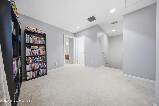 Building Photo - 2039 Tullagee Ave
