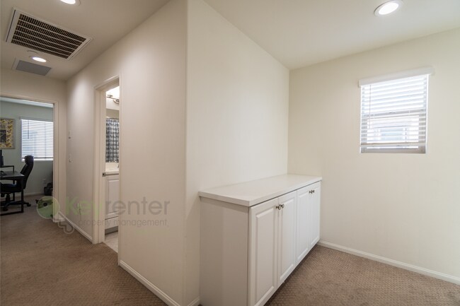 Building Photo - Stunning Verano at Skyline |Gated Communit...