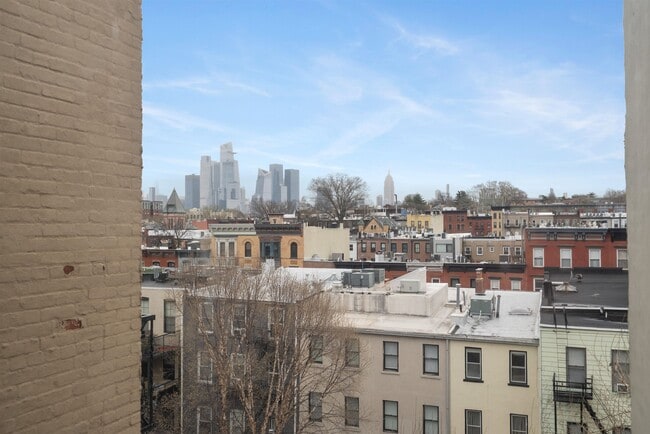 Building Photo - 809 Park Ave