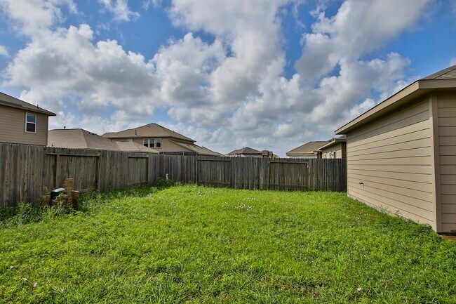 Building Photo - 2209 Onyx Ct