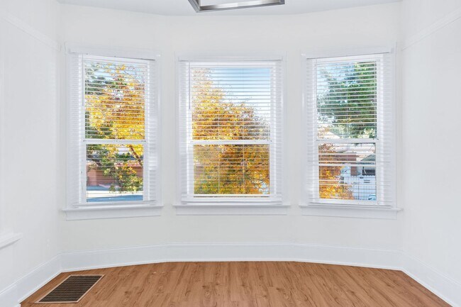 Building Photo - Downtown Napa 2 bdrm 1.5 Bath Home Availab...