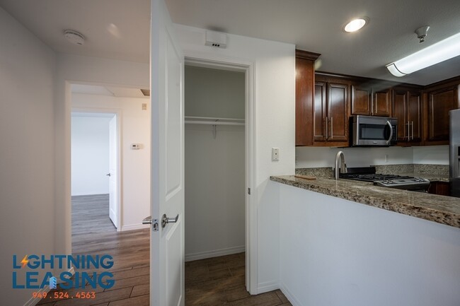 Building Photo - Stylish and Contemporary Two-Bedroom Retre...