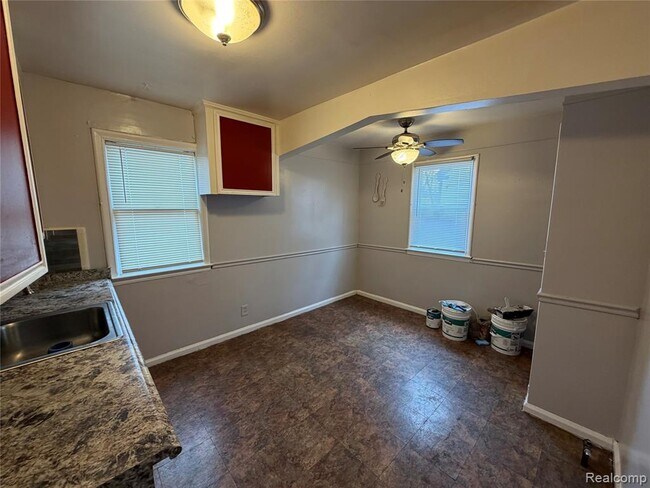 Building Photo - 7784 Mettetal St