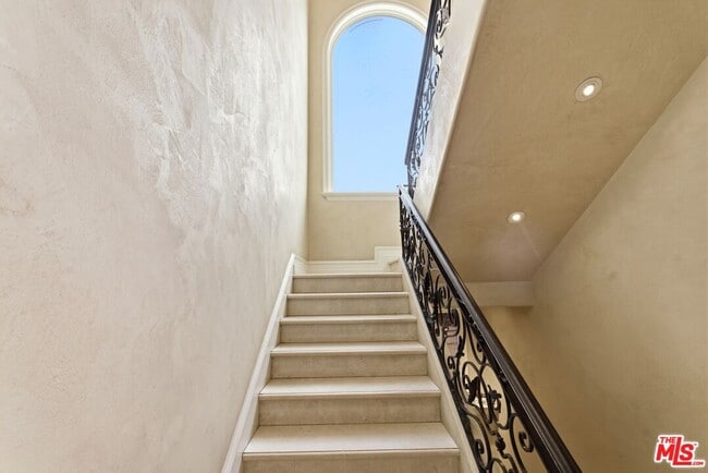 Building Photo - 2023 Parnell Ave