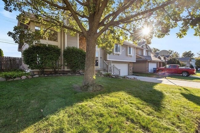 Building Photo - Exceptional Millard School District Home F...