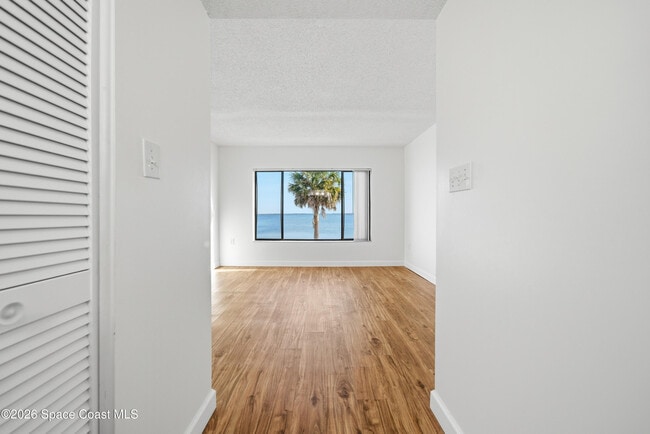 Building Photo - 6850 US-1