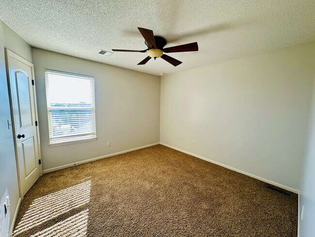 Building Photo - {20067} Custom Built Home in Woodland Mano...