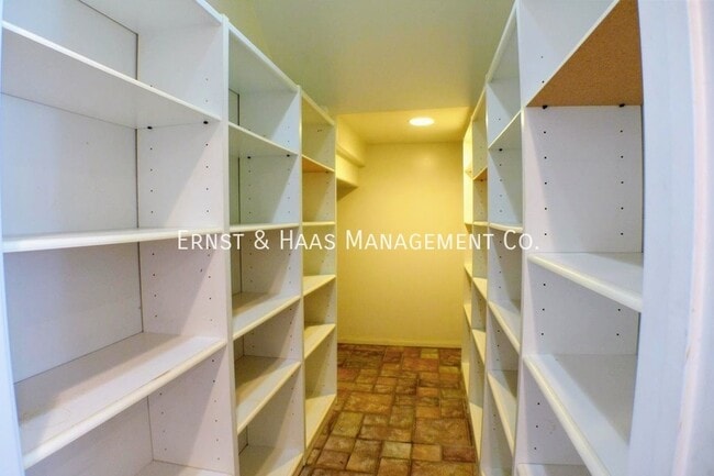 Building Photo - 3560 Pine Ave