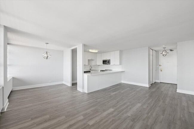 Building Photo - 655 W Irving Park Rd